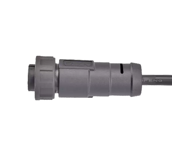 Prise femelle droite surmoulée E13 (filetée)