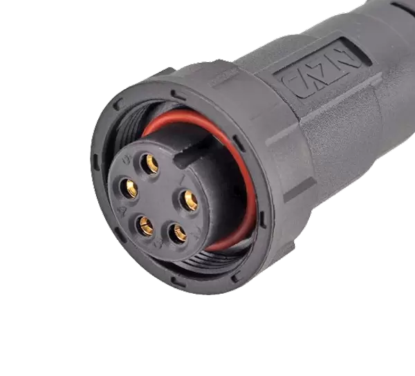 Prise femelle droite surmoulée E13 (filetée)